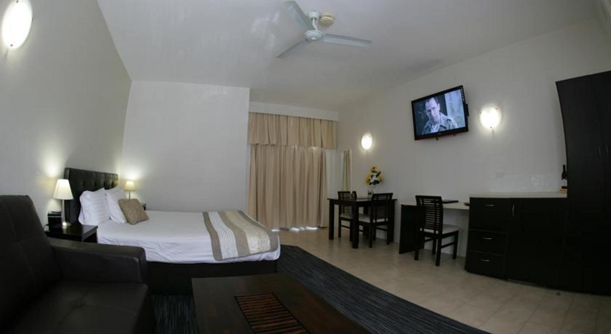 Sanctuary Motor Resort 3*